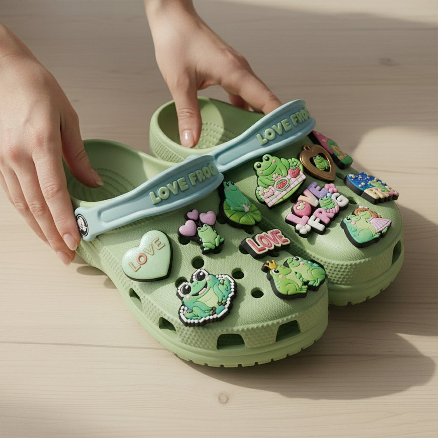 PREMIUM Love Frog CLOGS WITH CHARMS LNTH