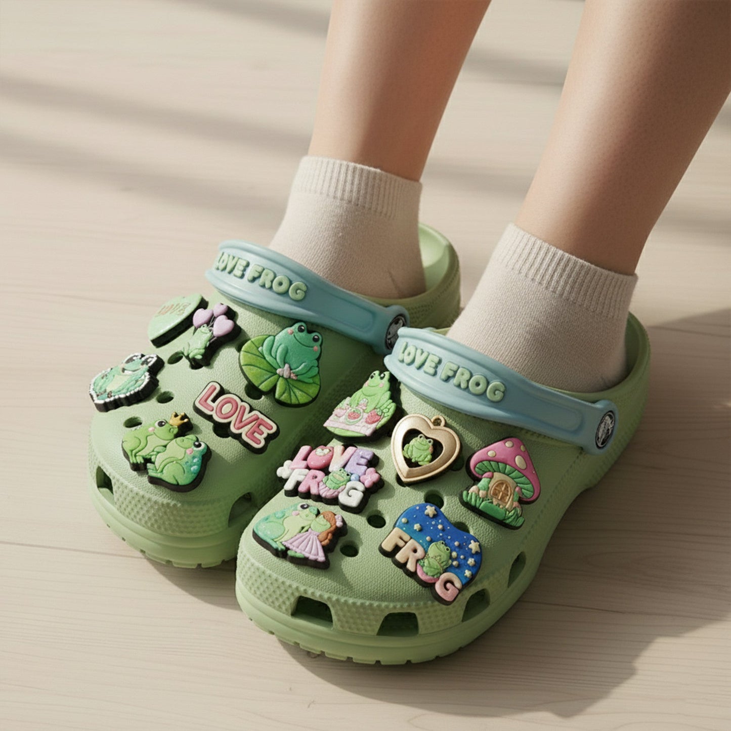PREMIUM Love Frog CLOGS WITH CHARMS LNTH