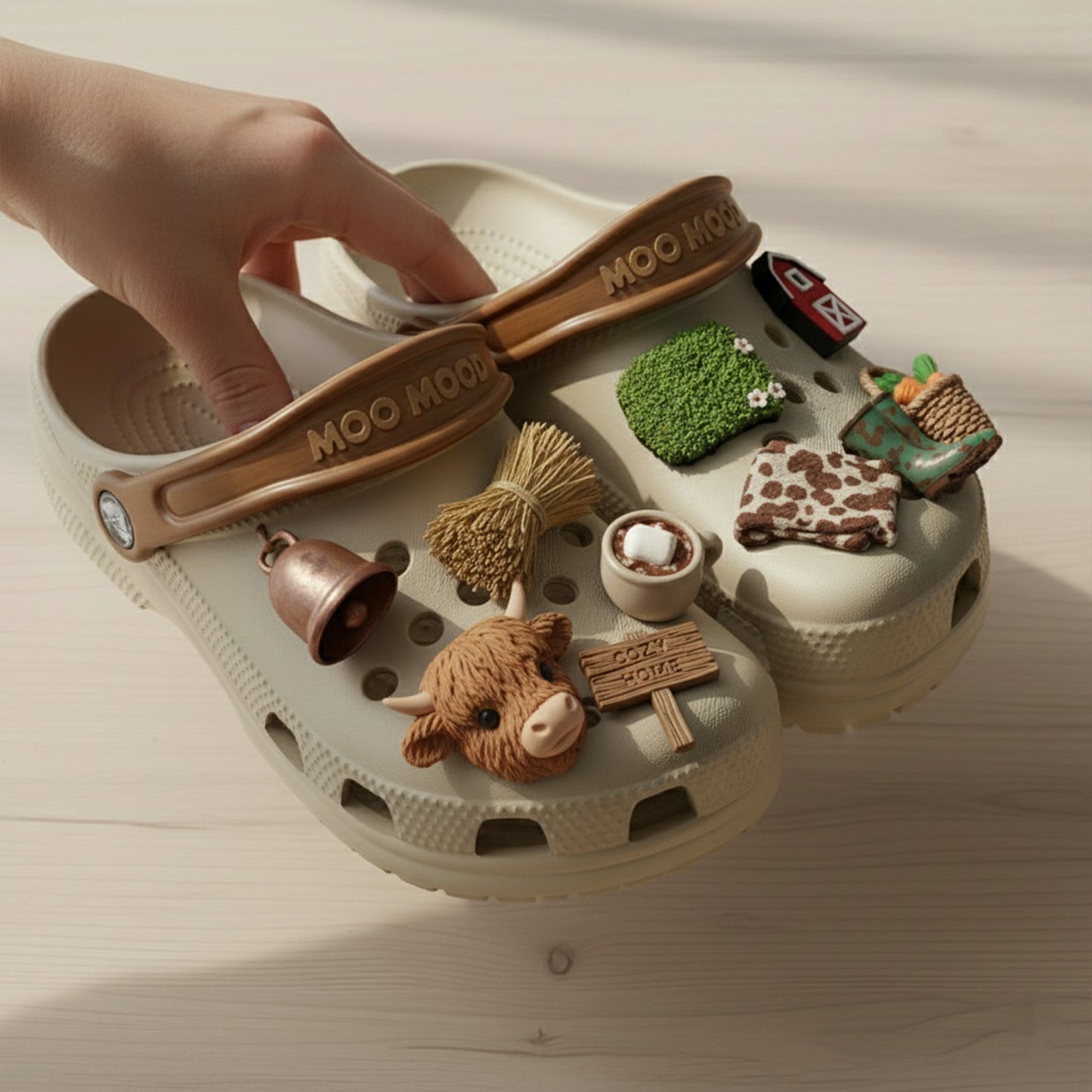 PREMIUM Highland Cow CLOGS WITH CHARMS LNTH
